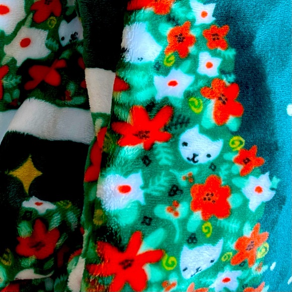 🐱Soft & Cozy Cute Cats 🐱 in Christmas Tree 🌲 Fleece Holiday Blanket! NWT! - Picture 5 of 16